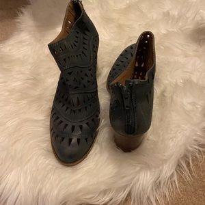 Sofft womens booties